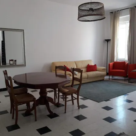 Apartment T4- Terrasse 50m², Garage, Centre-ville Narbonne